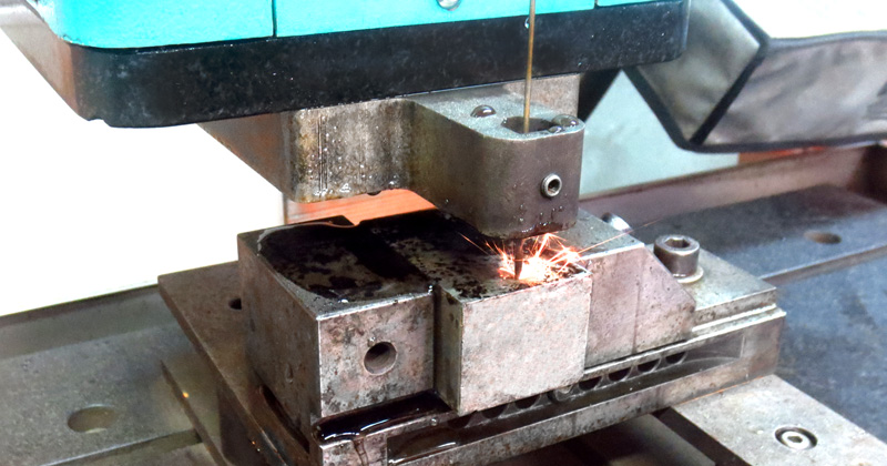 Micro Perforación por Electroerosión